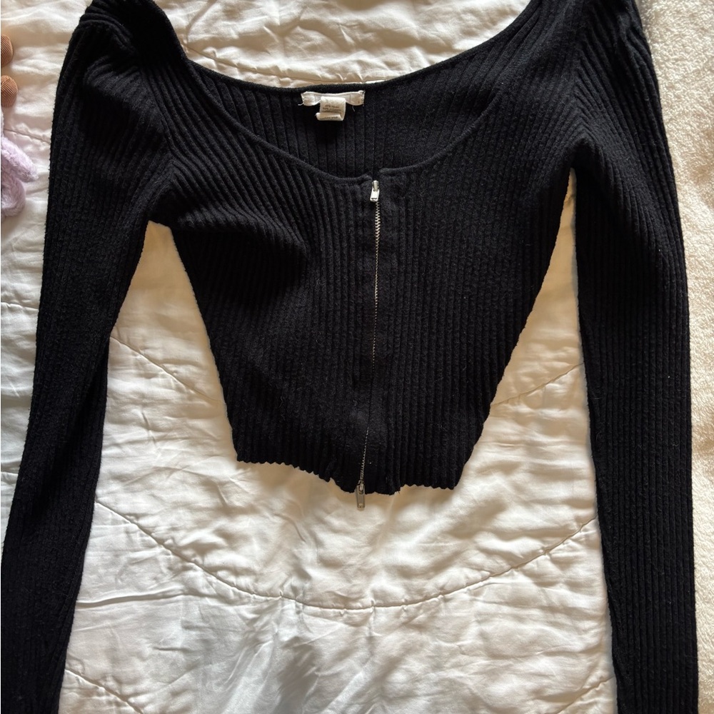 Black Ribbed Zip-Up Top! - Picture 3 of 5